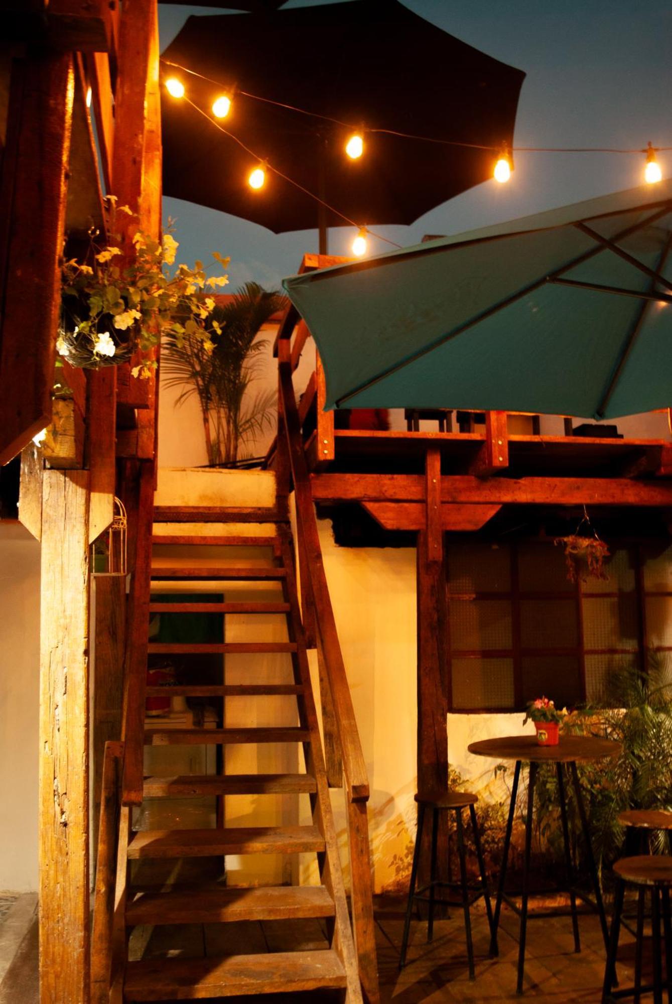 Kamazoztz Hostel And Travel Antigua Dış mekan fotoğraf