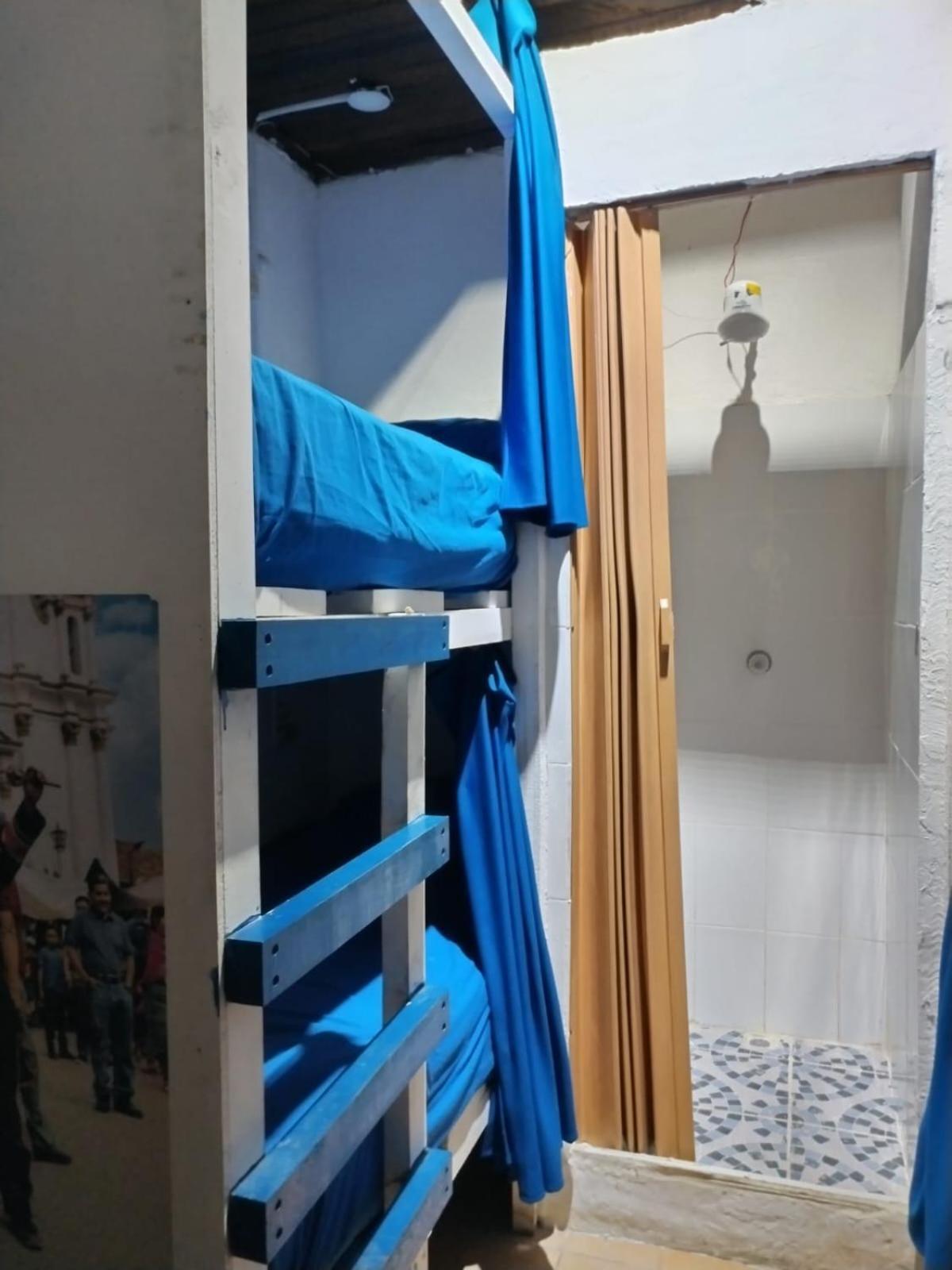 Kamazoztz Hostel And Travel Antigua Dış mekan fotoğraf